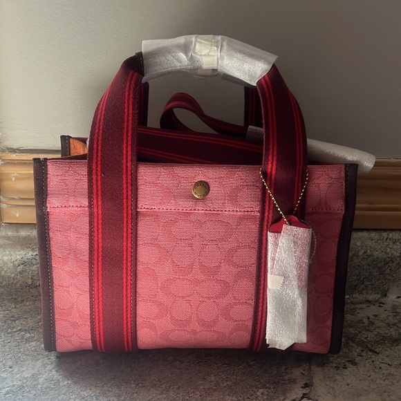Spin Tote 27 In Signature Jacquard Red / Pink / Orange - Picture 7 of 9